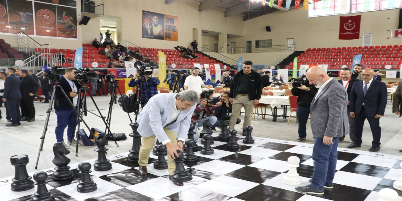 Kayseri’de 61 İlden 400 Sporcunun Katılımıyla Satranç Türkiye Kupası Başladı