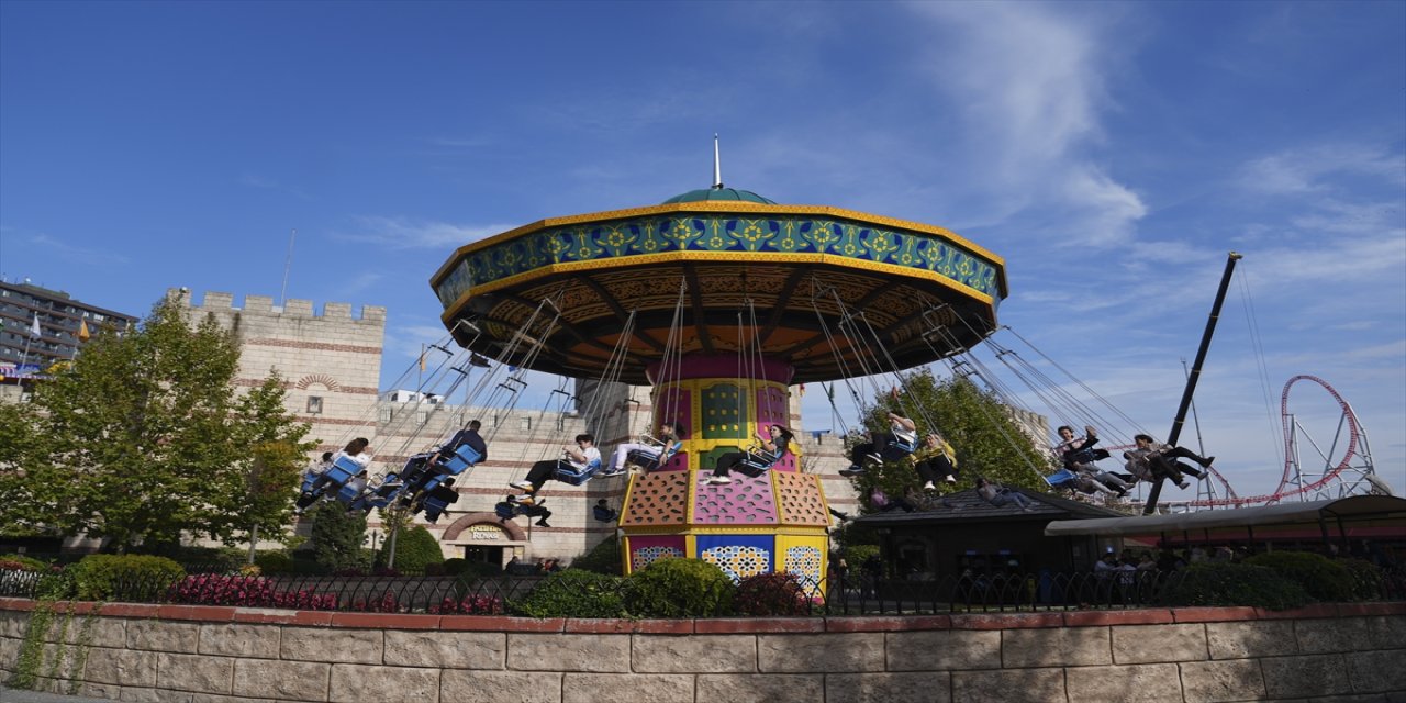 İstanbul'da Ara Tatil Keyfi: Aileler Millet Bahçeleri, Eğlence Merkezleri ve Tarihi Mekanlarda Vakit Geçirdi