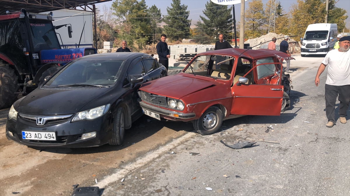 Elazığ'da kamyon ile otomobilin çarpıştığı kazada 1 kişi öldü