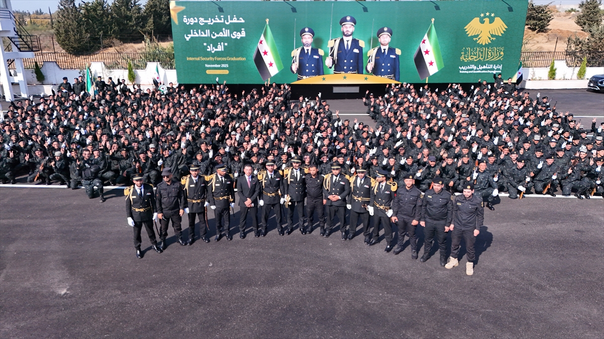 Suriye'de eğitimlerini tamamlayan güvenlik personeli için mezuniyet töreni düzenledi