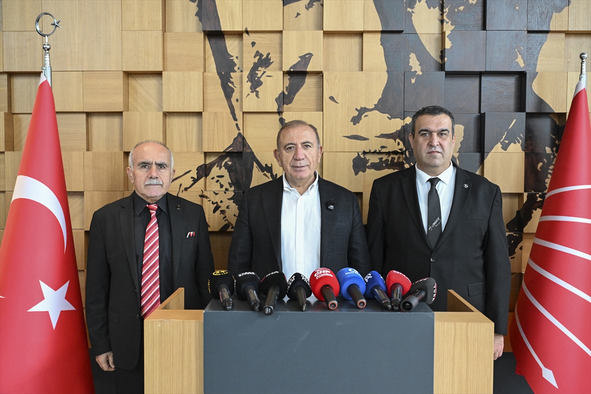 Gürsel Tekin, CHP İstanbul İl Başkanlığı'nda basın toplantısı düzenledi