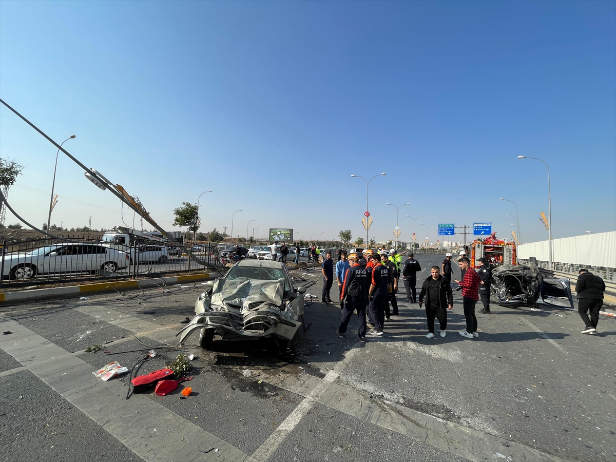 Şanlıurfa'da zincirleme trafik kazasında 4 kişi yaralandı