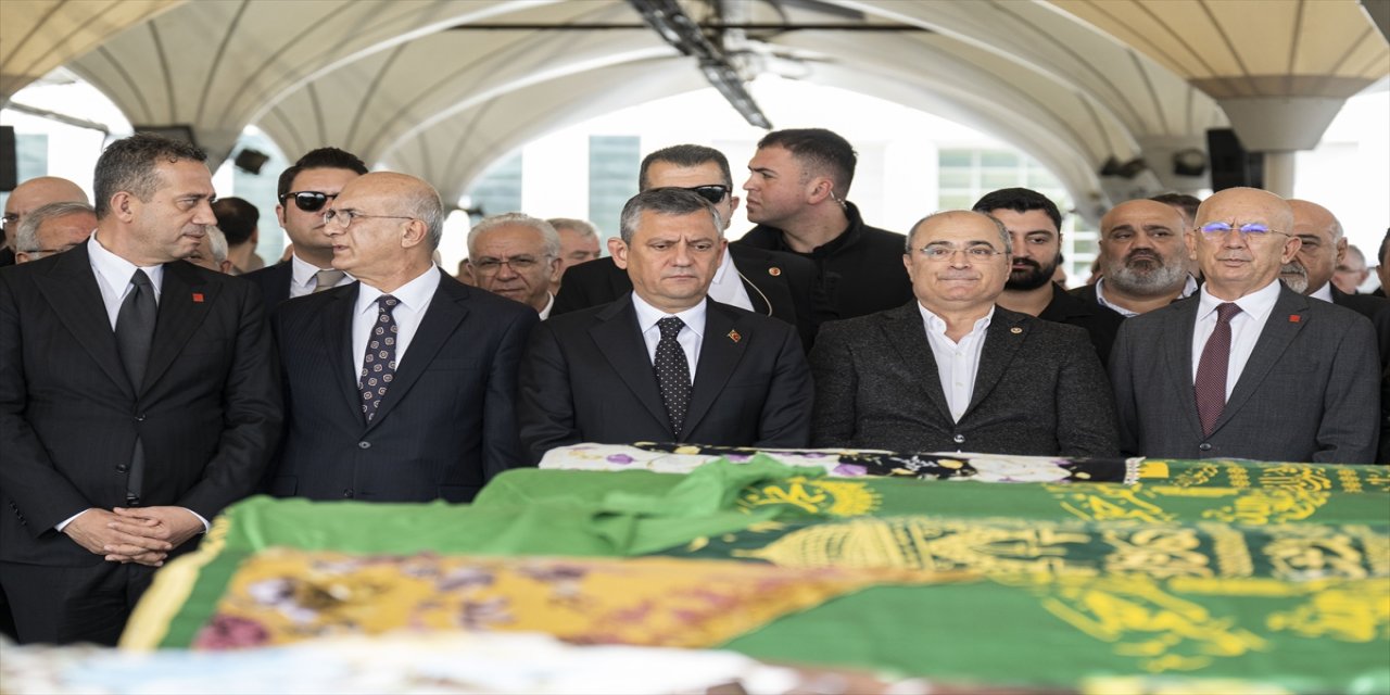 CHP Genel Başkanı Özgür Özel, eski milletvekili Turan Aydoğan’ın annesinin cenaze törenine katıldı