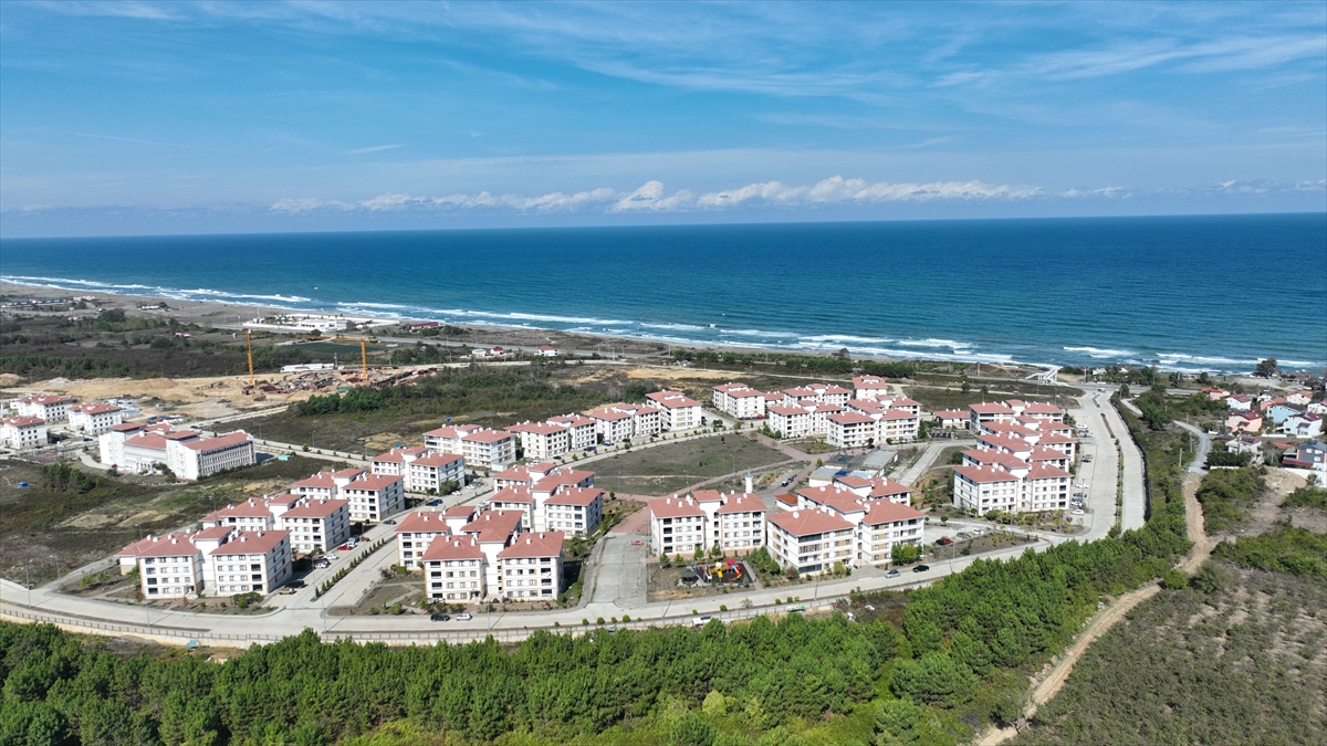 Bakan Kurum, TOKİ ile Sakarya'da ev sahibi olan vatandaşların görüntülerini paylaştı