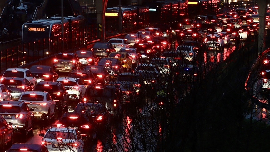 İstanbul'da akşam saatlerinde trafik yoğunluğu yüzde 81'e çıktı
