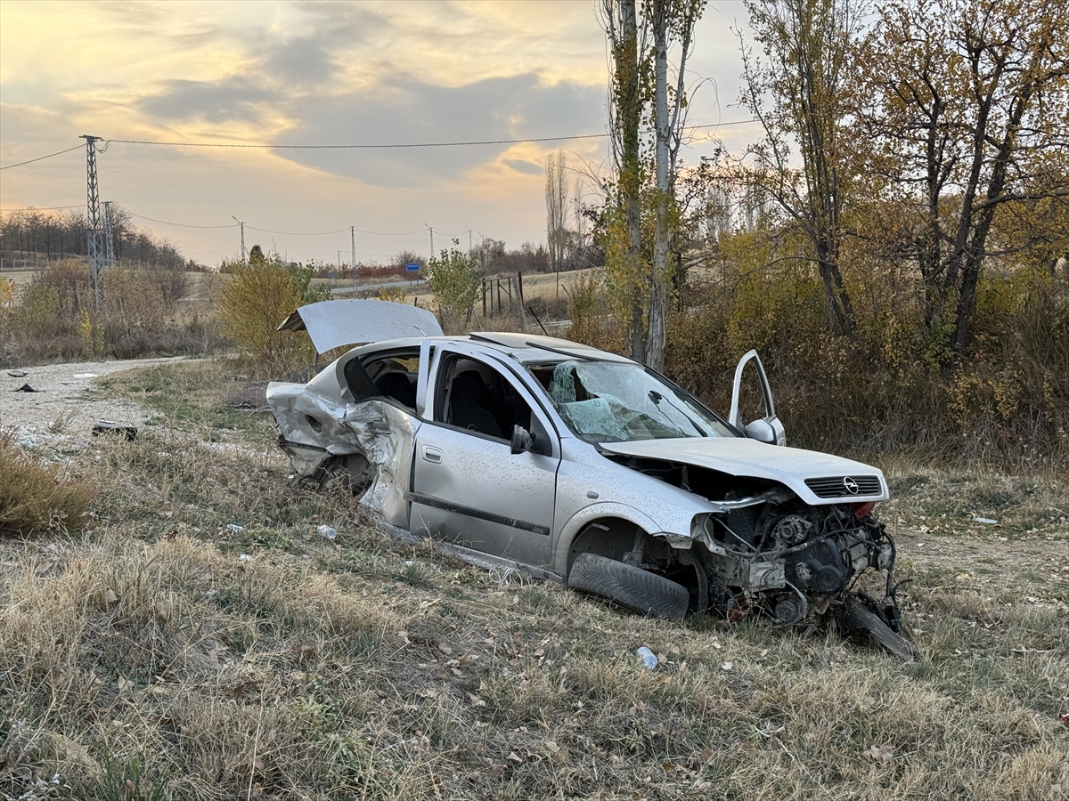 Kahramanmaraş'ta iki otomobilin çarpıştığı kazada 4 kişi yaralandı