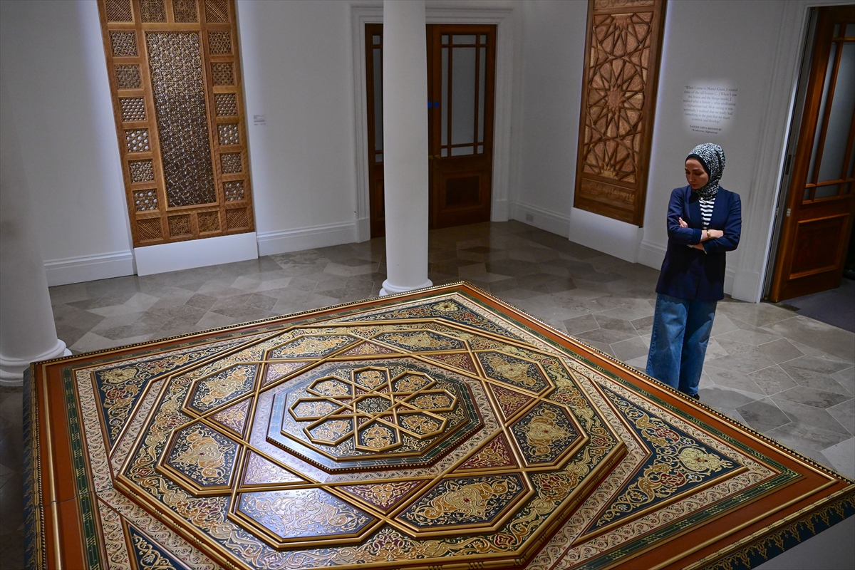 İslam sanatının mirasını yansıtan eserler, Londra'daki dünyaca ünlü müzayede evinde sergileniyor