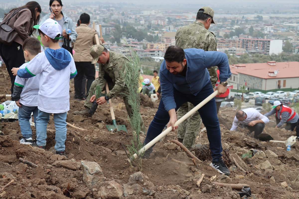 Adana, Mersin, Hatay ve Osmaniye'de fidanlar toprakla buluşturuldu