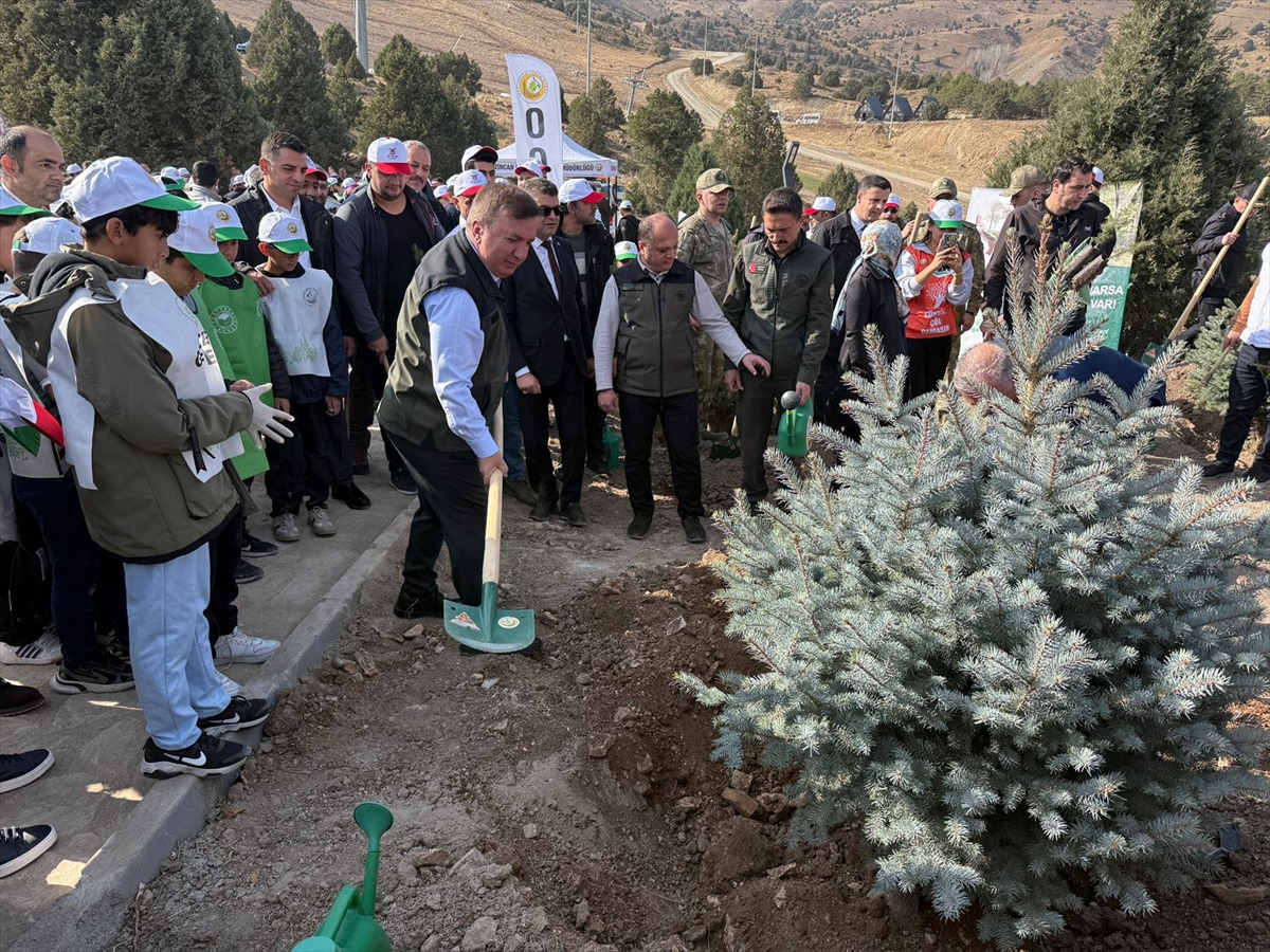 Milli Ağaçlandırma Günü'nde Erzurum ve çevre illerde fidanlar toprakla buluşturuldu