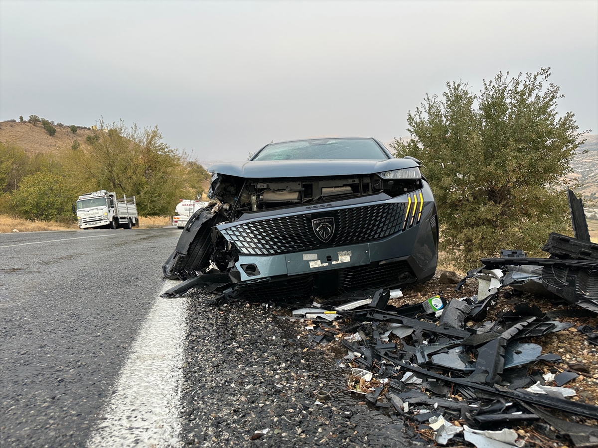 Adıyaman'da iki otomobilin çarpıştığı kazada 9 kişi yaralandı