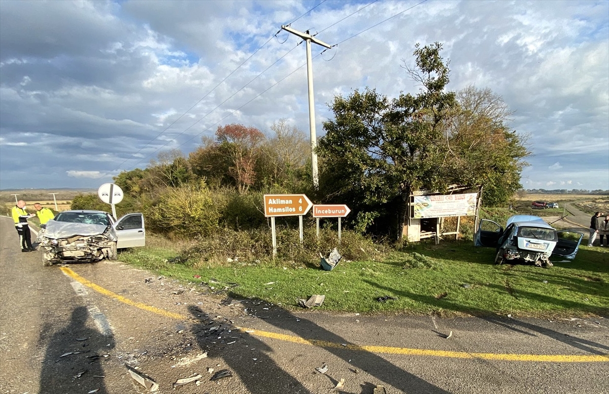 Sinop'ta iki otomobil çarpıştı, 1 kişi öldü, 2 kişi yaralandı