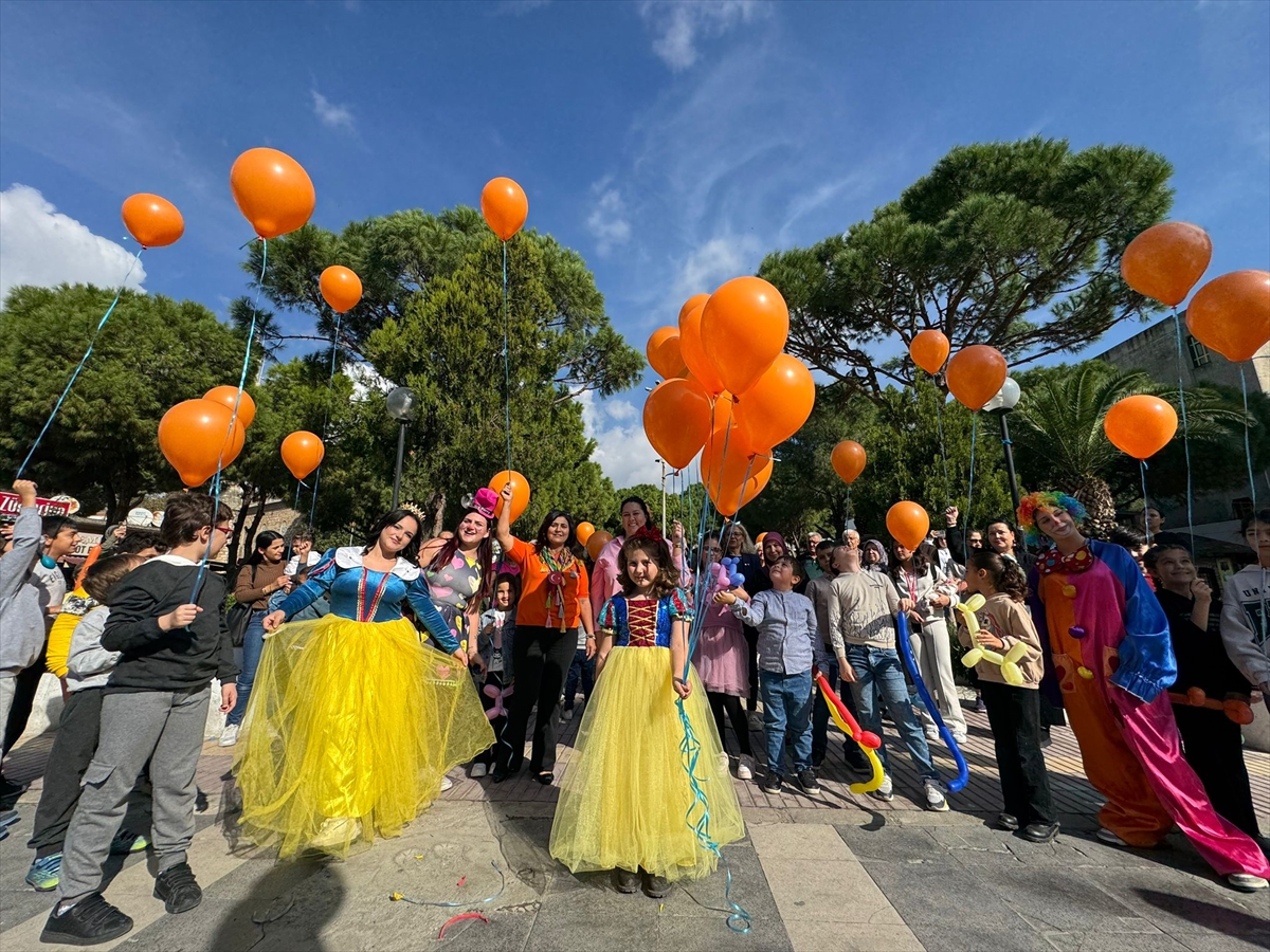 Aydın'da lösemiyi yenen 7 yaşındaki Masal için havaya balon bırakıldı