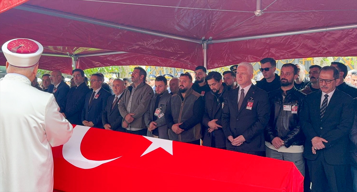 Osmaniye'de kalp krizi geçirerek şehit olan polis memuru son yolculuğuna uğurlandı