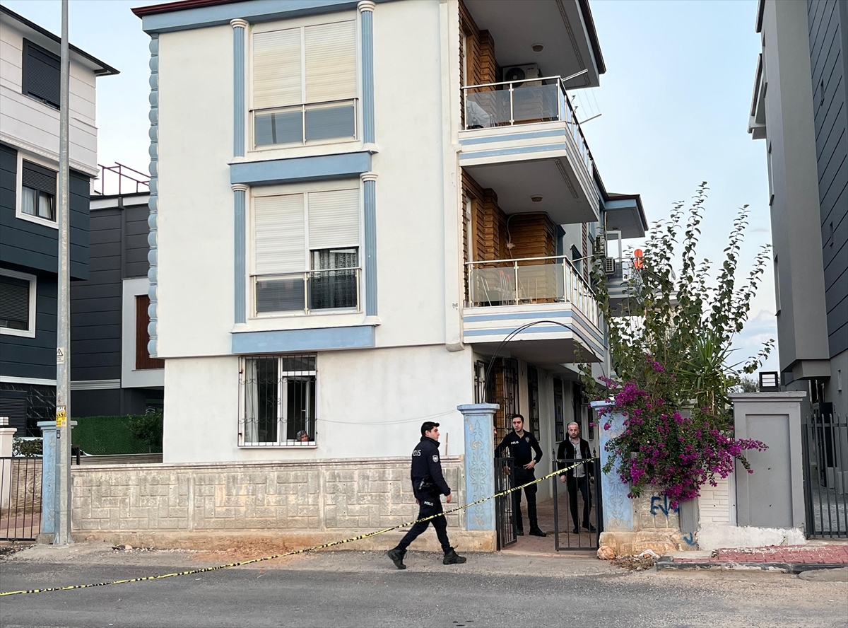 Antalya'da polis memuru eşini ve 2 çocuğunu silahla öldürdü