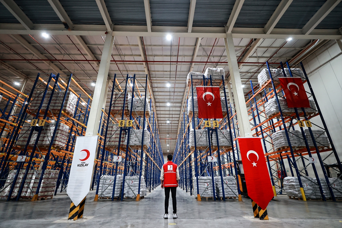 Mersin'de yardımların kriz bölgelerine hızla ulaştırılmasını sağlayacak "Stratejik Stok Merkezi" açıldı