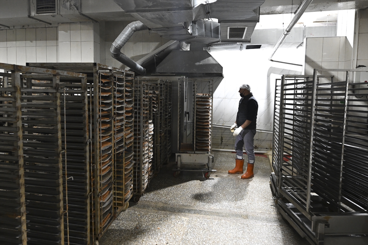 Ankara'da "taklit ve tağşiş" denetiminde üretime uygun olmayan yaklaşık 64 ton ürün ele geçirildi