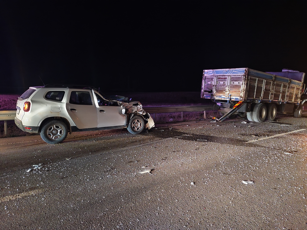 Çorum'da 5 aracın karıştığı zincirleme kazada 3 kişi yaralandı