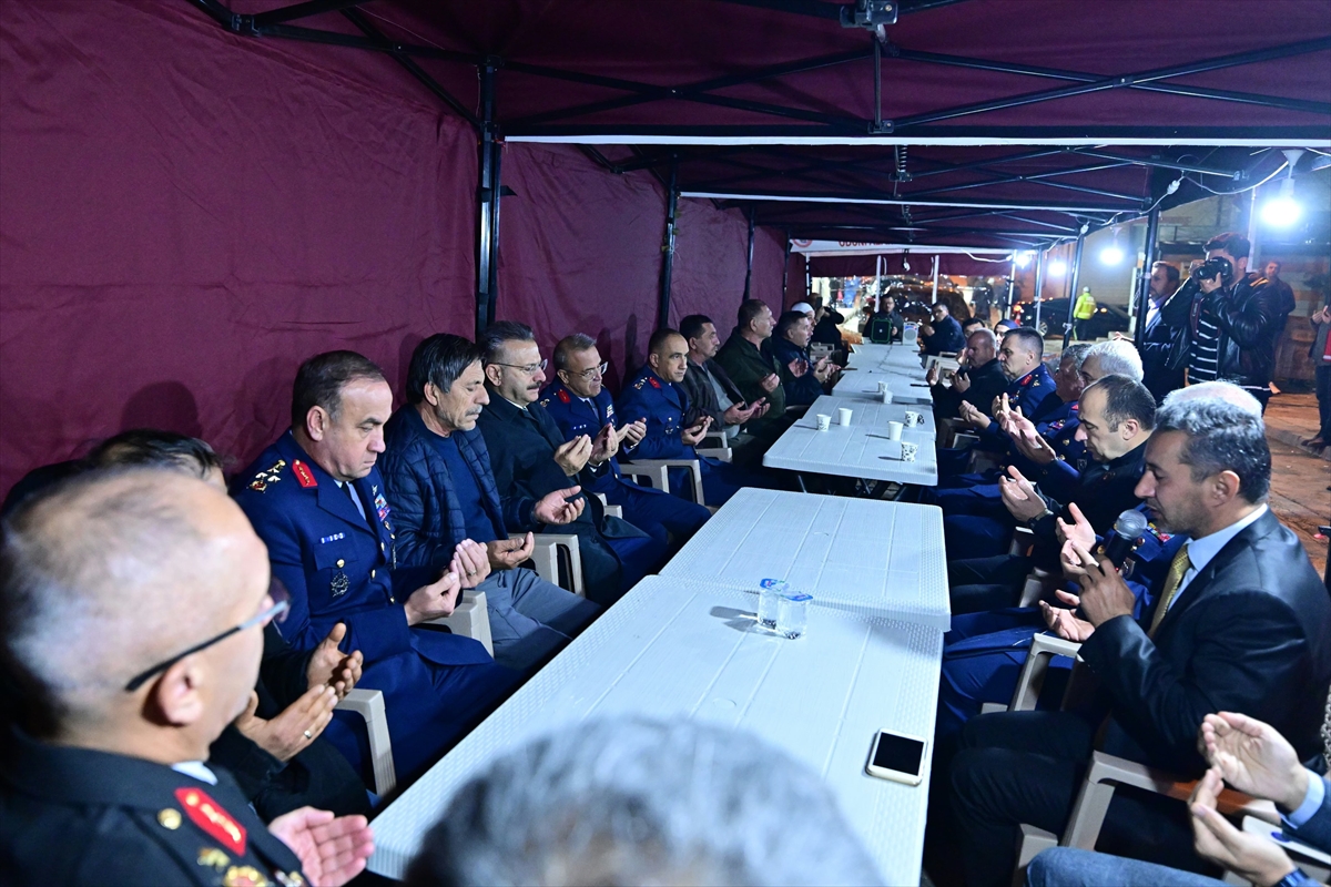 Eskişehirli şehit Emre Mercan'ın ailesi taziyeleri kabul etti