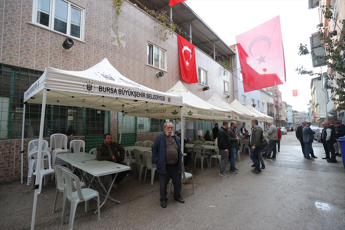 Bursalı şehit Ramazan Yağız'ın ailesi taziyeleri kabul etti