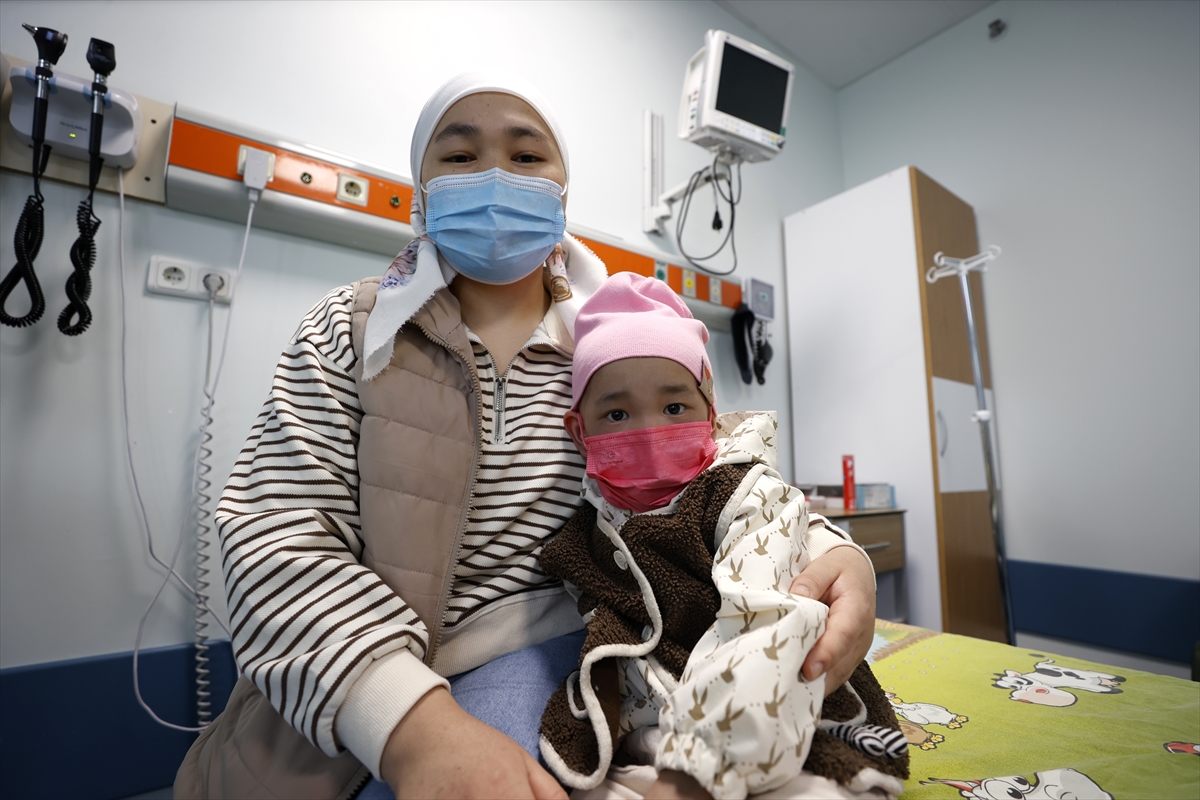 Kırgızistanlı aplastik anemi hastası çocuk, annesinden alınan kök hücreyle sağlığına kavuştu