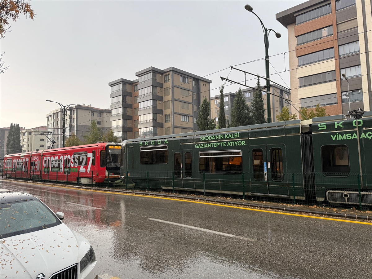 Gaziantep'te tramvaya yıldırım isabet etti
