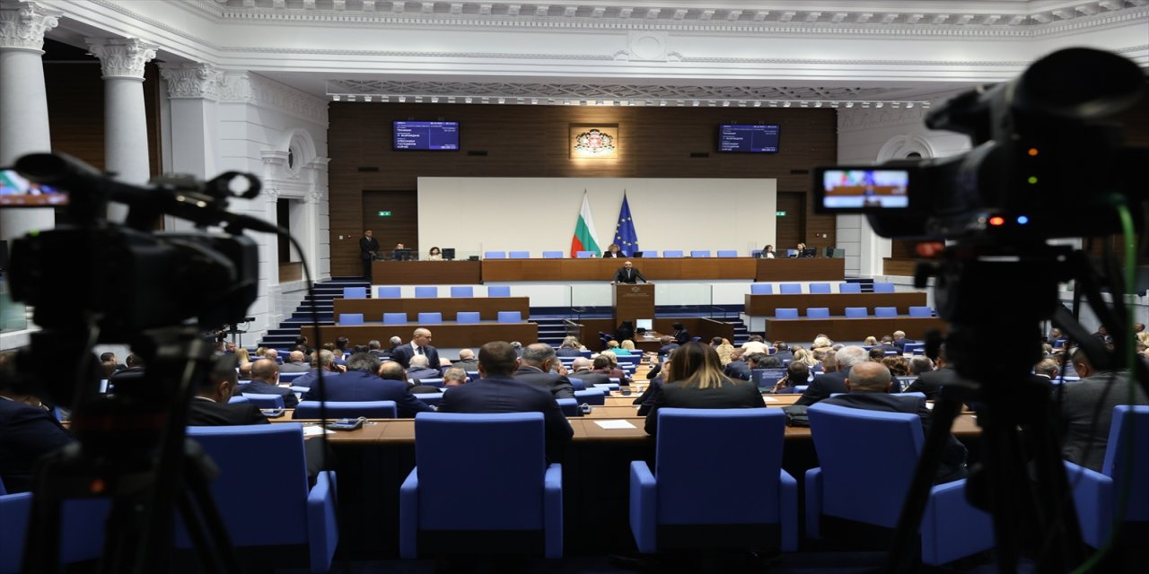 Bulgaristan Parlamentosu, Cumhurbaşkanı Radev’in Lukoil yasasına yönelik vetosunu reddetti