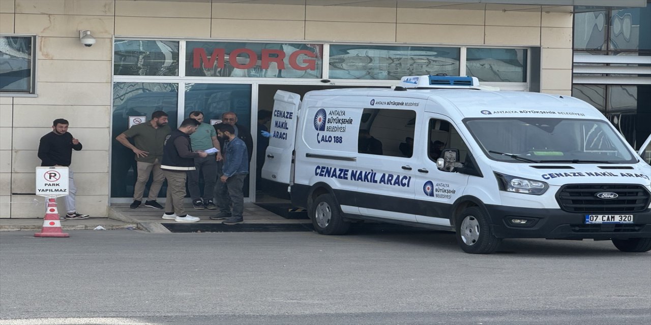 Antalya Kepez'de polis memuru eşi ve 2 çocuğunu öldürdü, cenazeler Çankırı'ya gönderildi