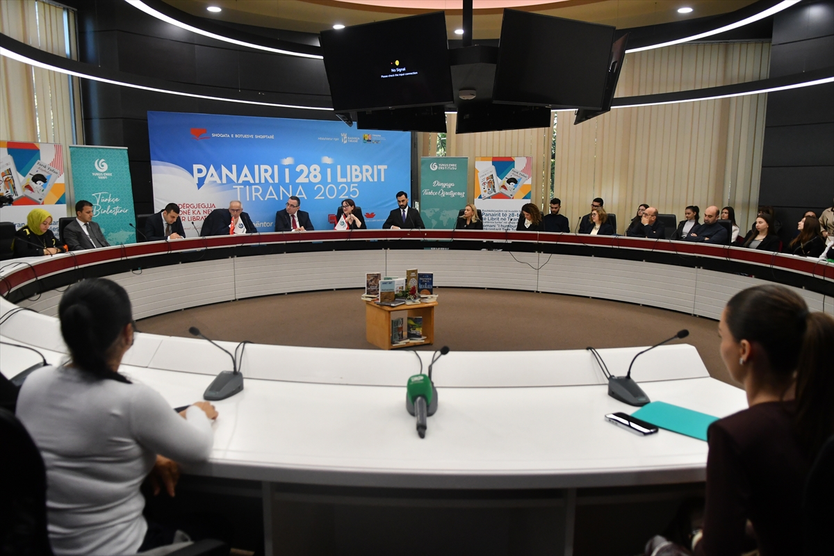 Tiran'da "Arnavutça'da Türk Edebiyatı ve Tarık Tufan'ın 'Kaybolan' romanı" konulu söyleşi düzenlendi