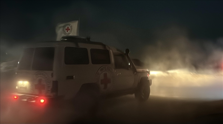 İsrail, Hamas ve İslami Cihat Hareketi'nin Kızılhaç'a teslim ettiği esir cesedini aldı