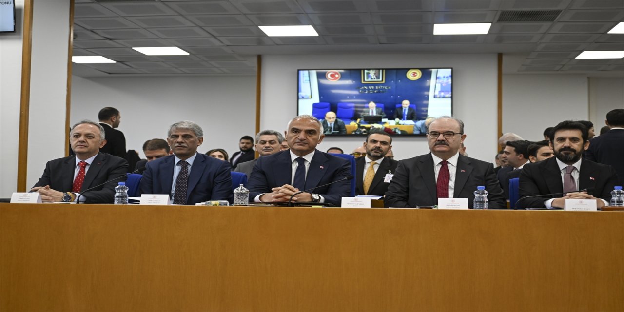 Bakan Ersoy: Türkiye 9 ayda 50 milyon ziyaretçi ağırladı, turizm geliri 50 milyar dolara çıktı