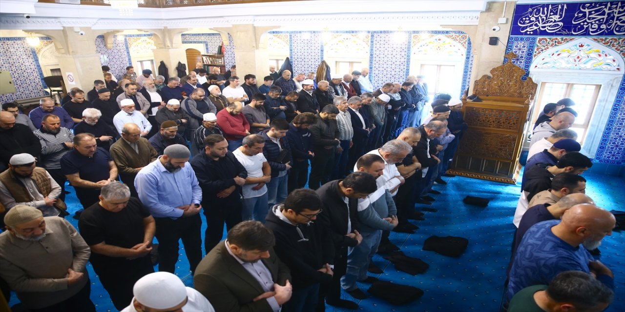 Bakü’de C130 kazasında şehit düşen Türk askerleri için gıyabi cenaze namazı kılındı