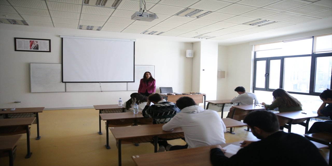 Ahıska Türkü akademisyen Zeynep Ünal, Niğde’de tarım alanında öğrenciler yetiştiriyor