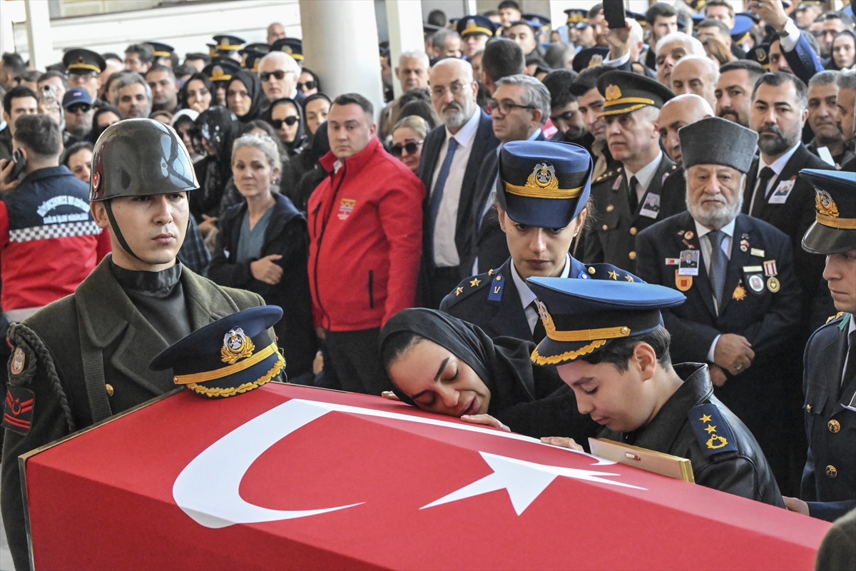 Şehit Hava Pilot Yarbay Gökhan Korkmaz için İstanbul'da cenaze töreni düzenlendi