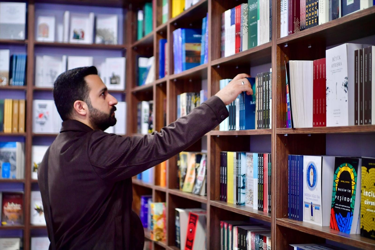 Yayıncılığın tarihi ve kültürel merkezi Cağaloğlu, "Kitapçılar Sokağı"na kavuştu