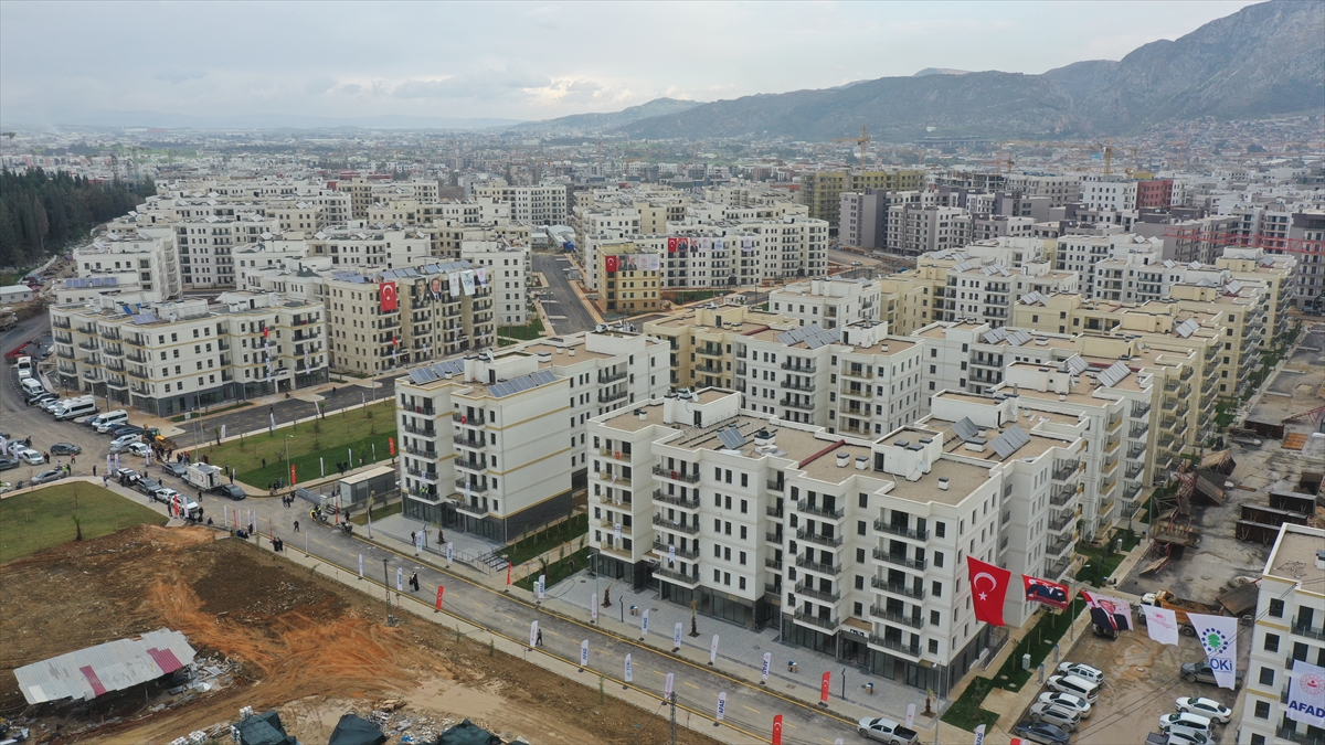 Hatay Valisi Masatlı, kentteki konut ve iş yeri çalışmalarını değerlendirdi: