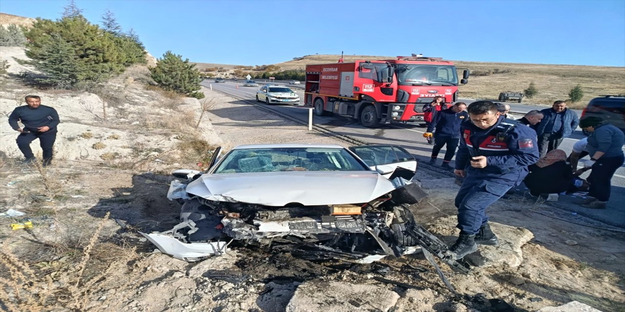 Afyonkarahisar İscehisar’da Şarampole Devrilen Otomobilde 1 Ölü, 2 Yaralı