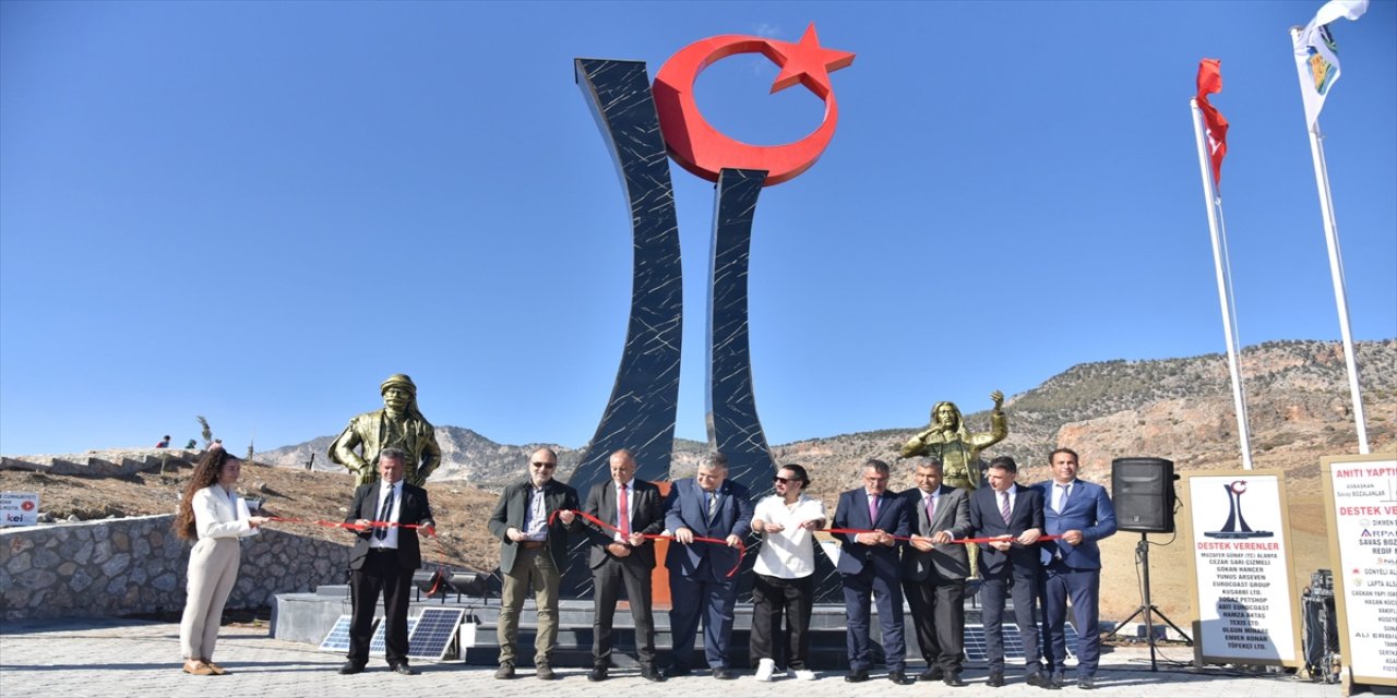 KKTC’de Sarı Çizmeli Mehmet Ağa Anıtı ve Barış Manço Heykeli Açıldı