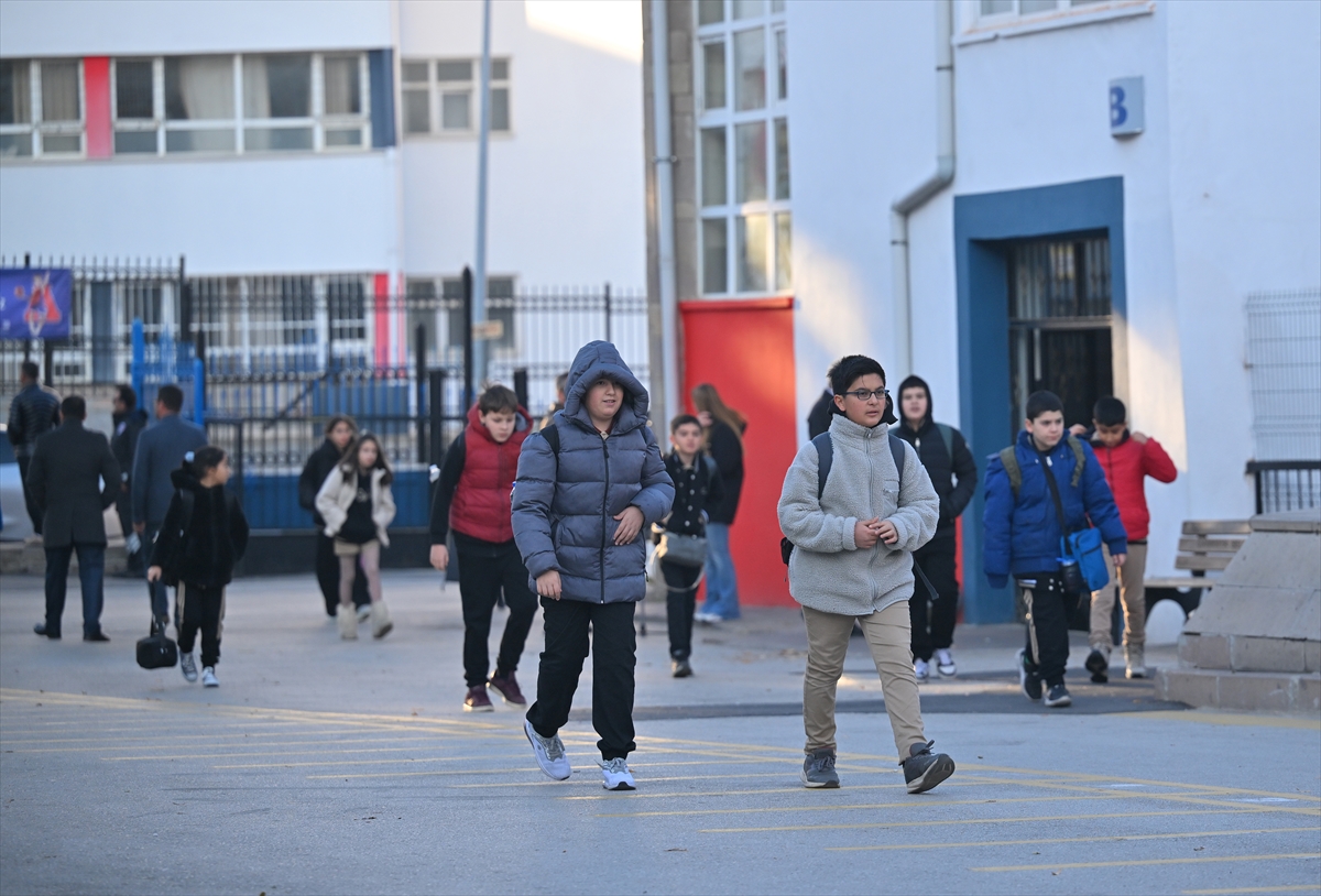 Okullarda ara tatil sonrası ilk ders zili çaldı