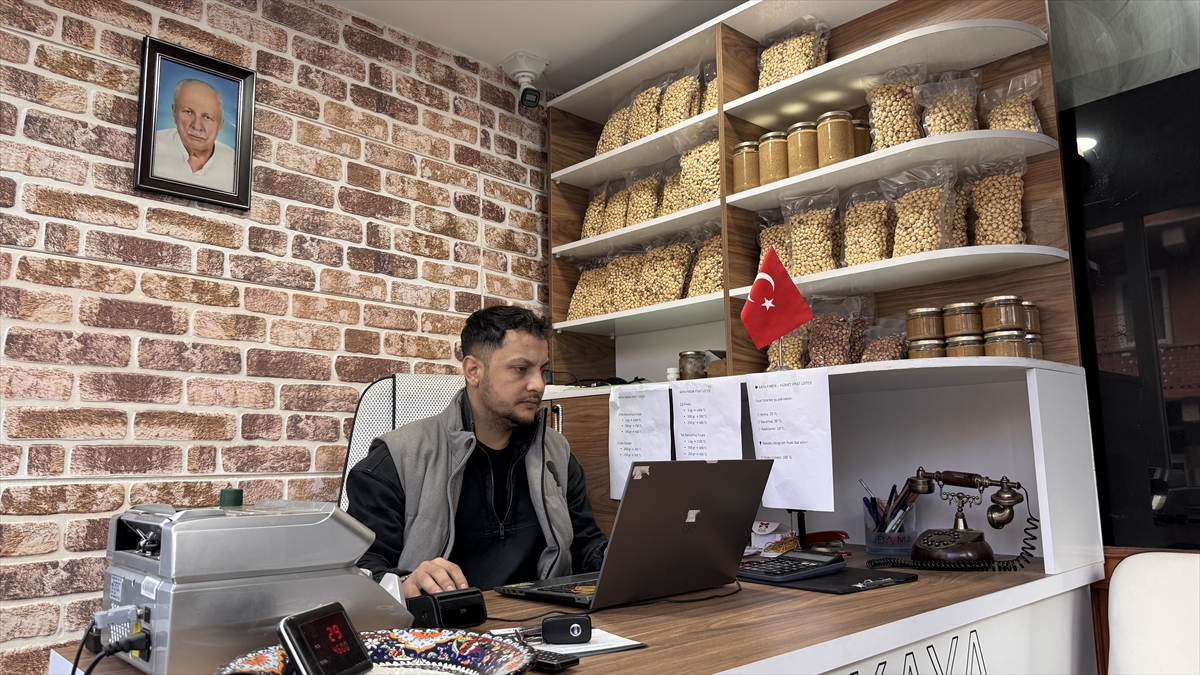 Mimarlığı bırakıp çocukluğunu geçirdiği dede mirası fındık dükkanını modern tesise dönüştürdü