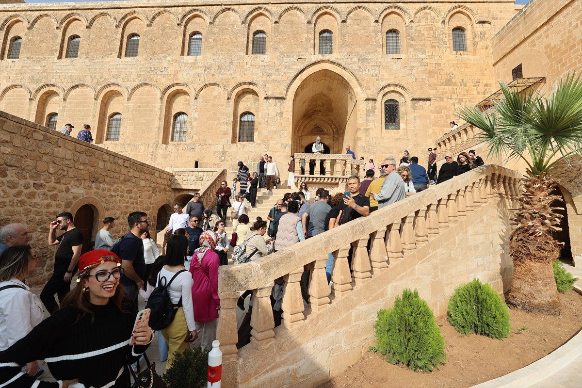 Medeniyetler şehri Mardin ara tatilde ziyaretçilerle doldu
