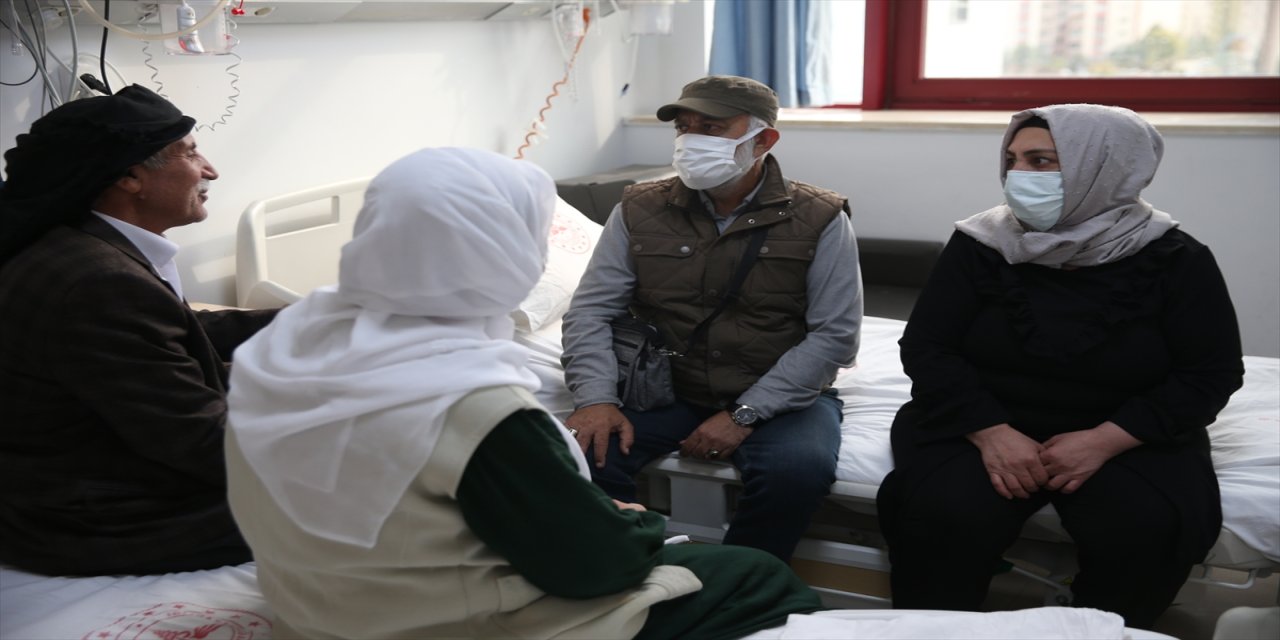 Diyarbakır’da iki çift çapraz böbrek nakliyle hayata tutundu