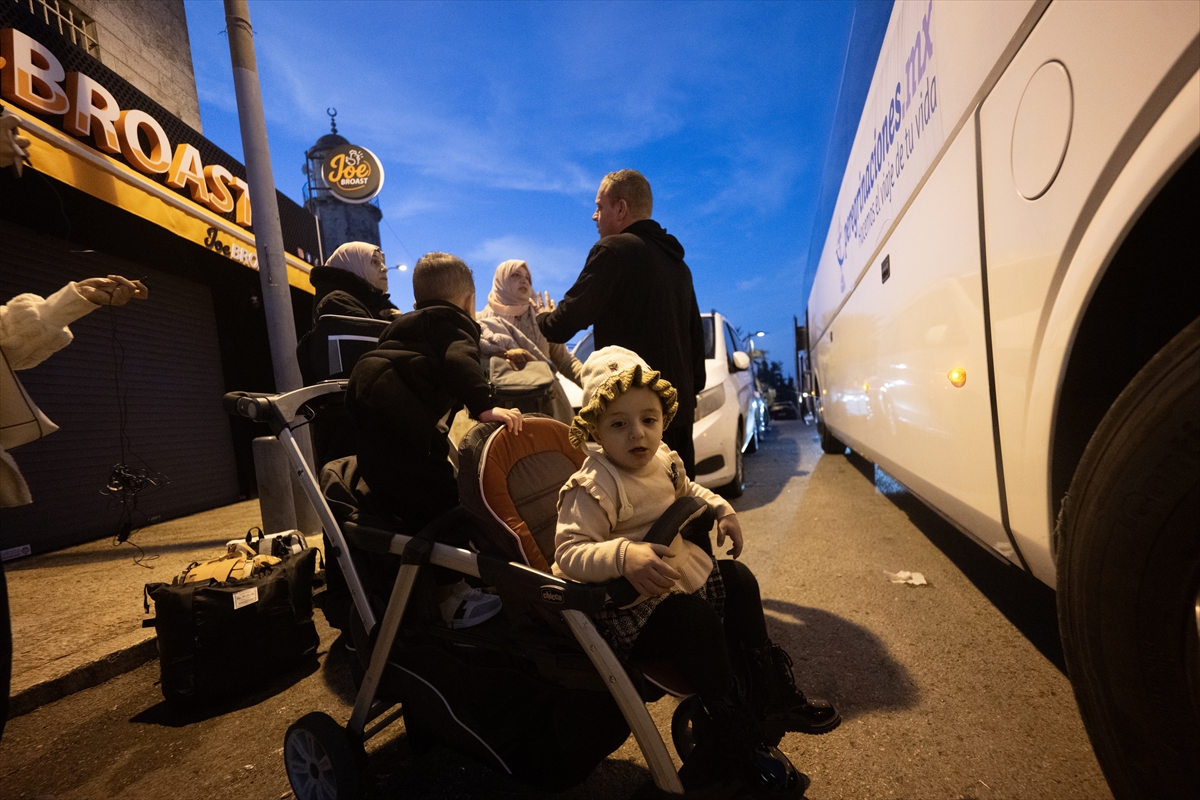 Doğu Kudüs'te tedavi gören 70 Filistinli hasta ve refakatçisi Gazze'ye döndü
