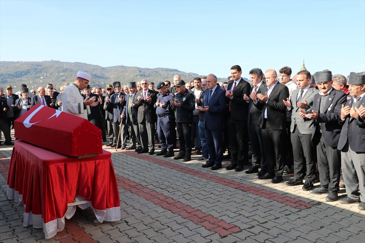 Ordu'da Sayıları çok az kalan Kıbrıs gazilerinden Mahmut Akbolat son yolculuğuna uğurlandı