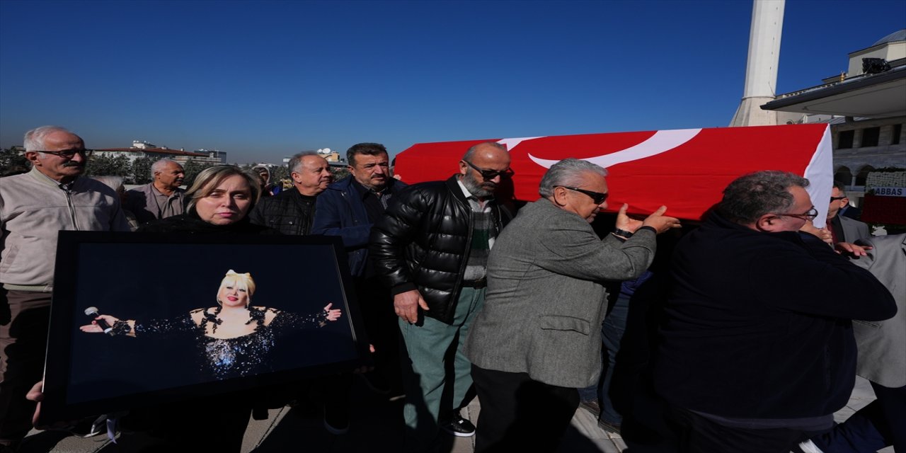 Türk sanat müziği usta ismi Muazzez Abacı son yolculuğuna uğurlandı