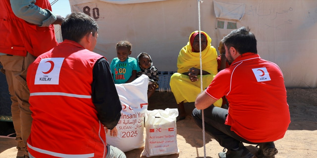 Türk Kızılay Sudan'da yerinden edilen sivillere gıda ve bebek maması desteği sağladı