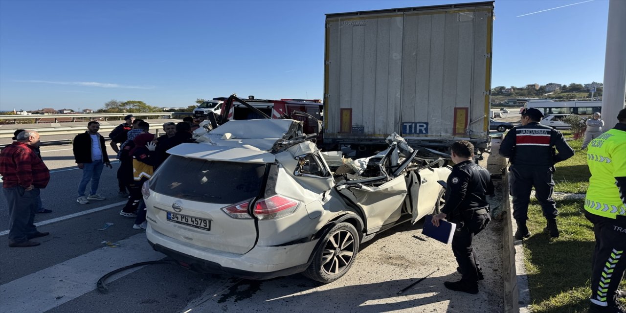 Sinop’ta otomobilin tıra çarpması sonucu 1 kişi hayatını kaybetti