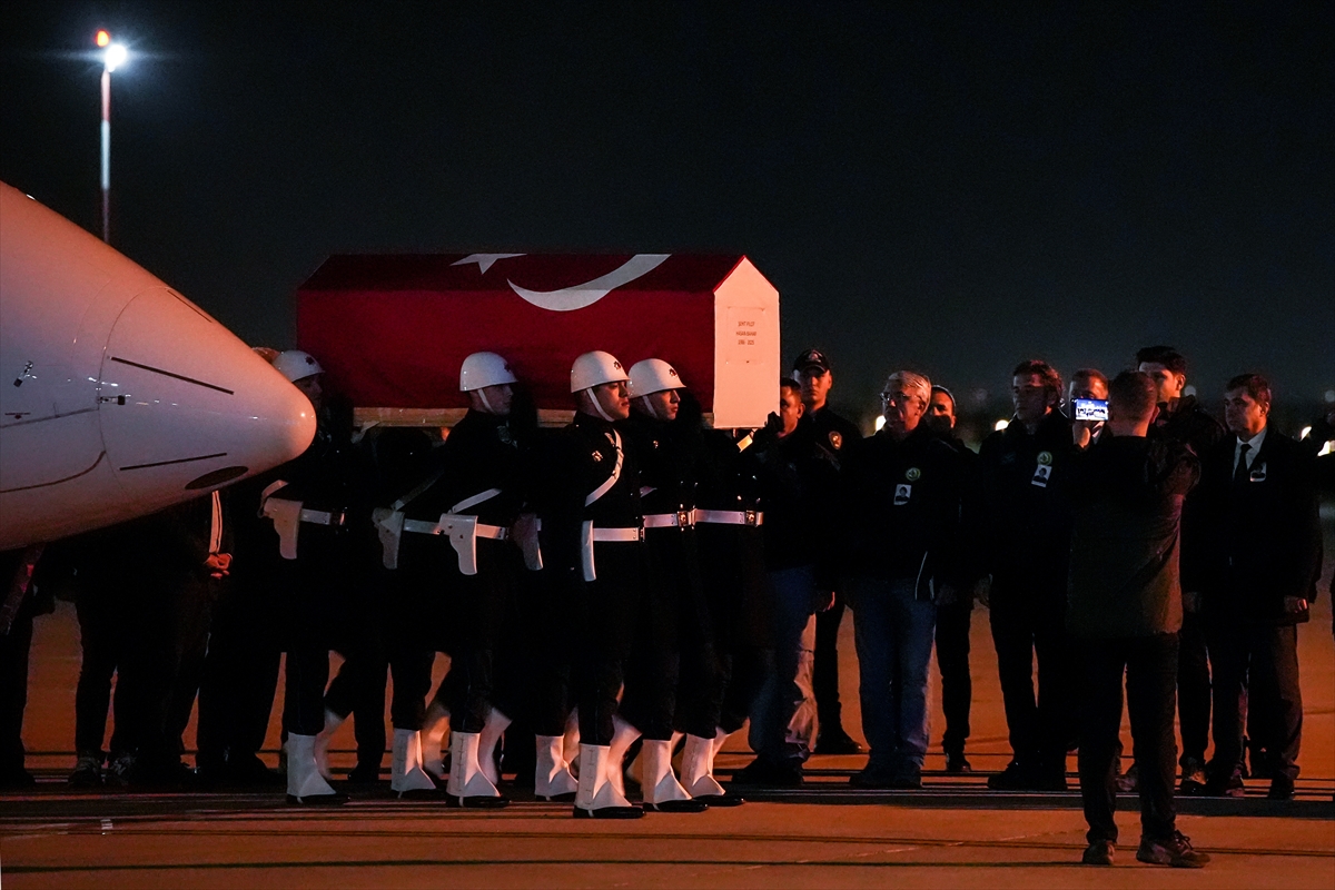 Hırvatistan'daki uçak kazasında şehit olan Pilot Hasan Bahar'ın naaşı İstanbul'a getirildi