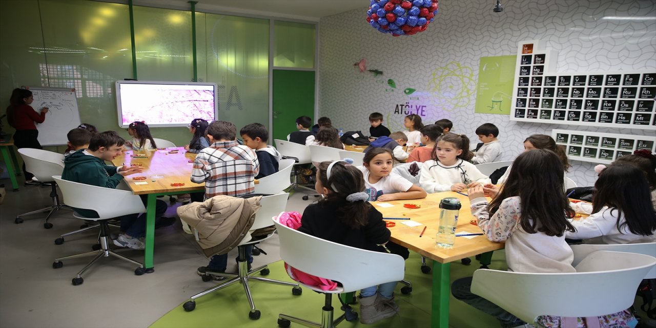 Erzurum’da 500 çocuk ara tatilde Bilim Erzurum’daki atölyelerde bilimle buluştu