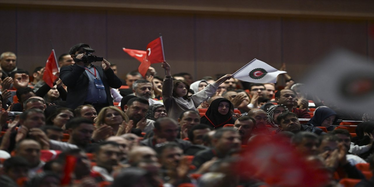 Bakan Işıkhan, HAK-İŞ Konfederasyonu 50. Yıl Dönümü Programı'nda konuştu.