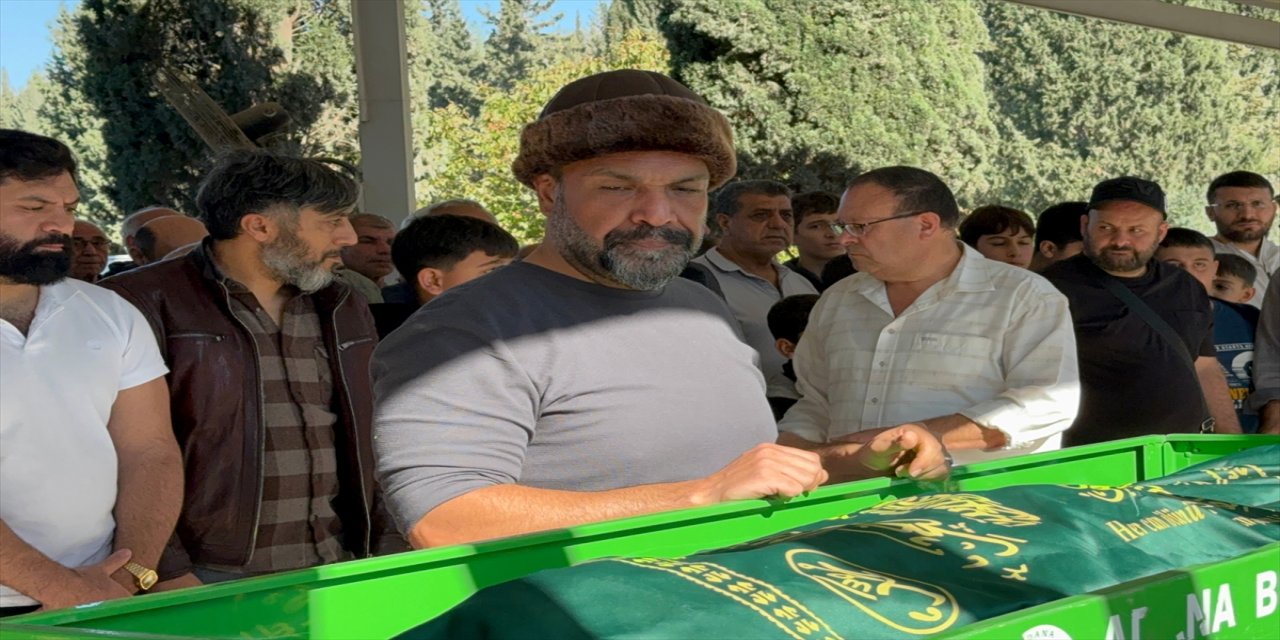 Adana'da otomobiliyle bisikletli çocuğa çarpan şahıs tutuklandı.